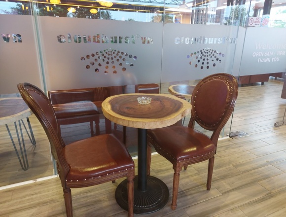 Bàn ghế gỗ mang đến sự TỐI GIẢN ĐẦY SANG TRỌNG cho quán cafe của bạn 