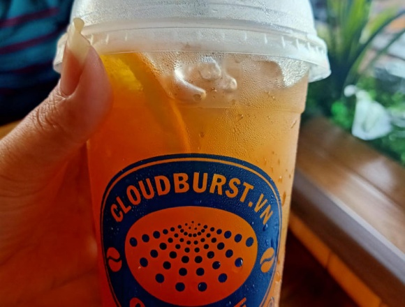 Cà phê Cloudburst vn có máy lạnh, phục vụ cho khách hàng những ngày nắng nóng