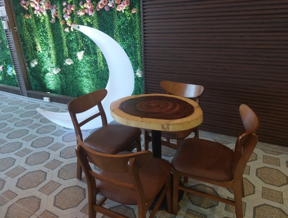 Tạo ra KHOẢNG MỞ Ý TƯỞNG cho khách hàng đến quán cafe với bàn ghế gỗ 